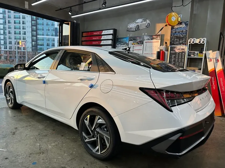 Hyundai Elantra CN7のカーフィルム施工事例｜費用目安・仕上がり 施工写真 1-2