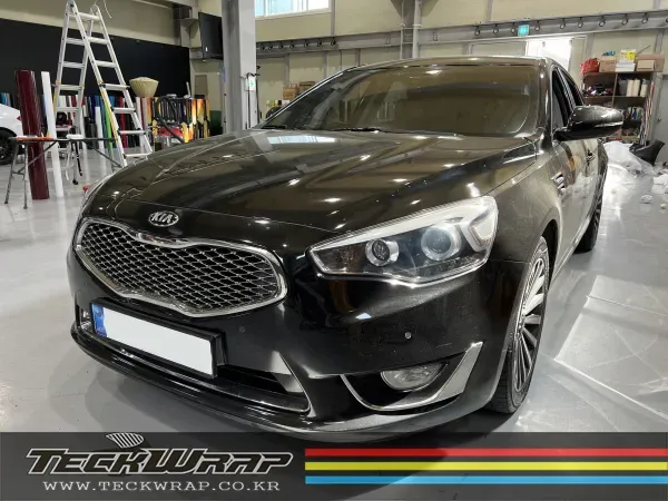 Kia K7 YGのカーラッピング事例｜キャリビアンブルーカメレオン 施工写真 2-1