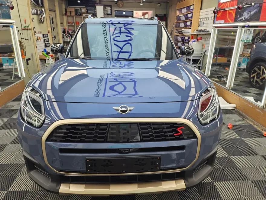 MINI Countrymanのカーラッピング事例｜費用目安・仕上がり 施工写真 1-1