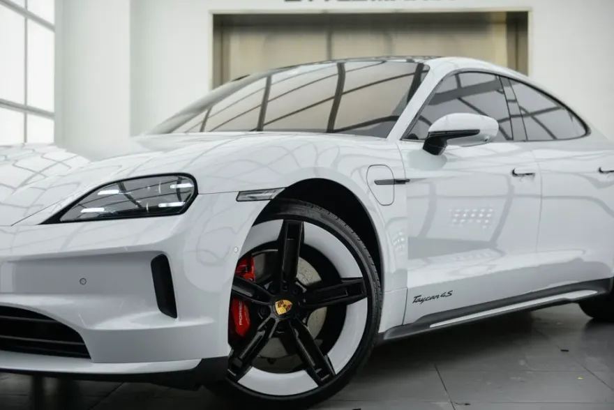 Porsche Taycan PPF施工事例|費用目安と仕上がり 施工写真 1-1