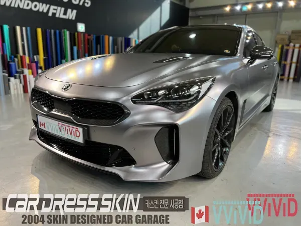 Kia Stinger カーラッピング事例:無光スモークグレークロム 施工写真 3-1