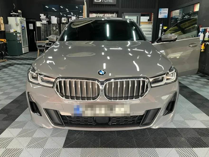 BMW 6 Series GTのドラレコ取付事例｜費用目安・仕上がり 施工写真 1-1