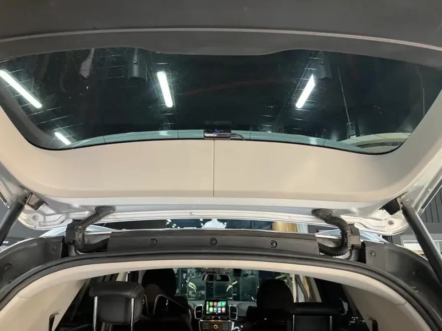 Mercedes-Benz GLEのドラレコ取付事例|費用目安・仕上がり 施工写真 2-2