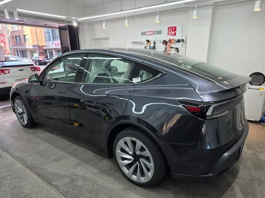 Tesla Model Y PPF施工事例｜無光フィルムで個性を演出 施工写真 3-1