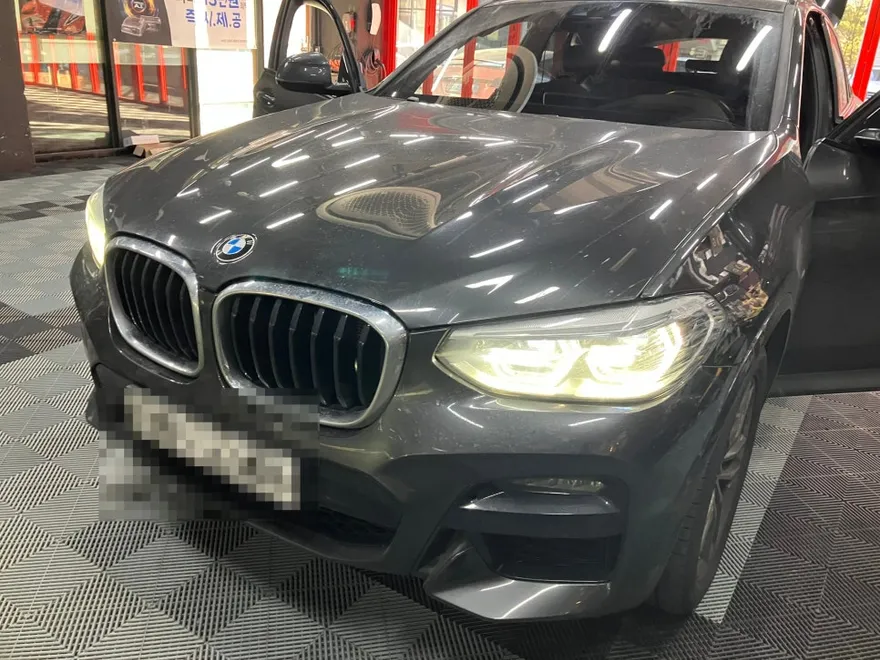 BMW X4 G02のドラレコ取付事例|費用目安・仕上がり 施工写真 1-1