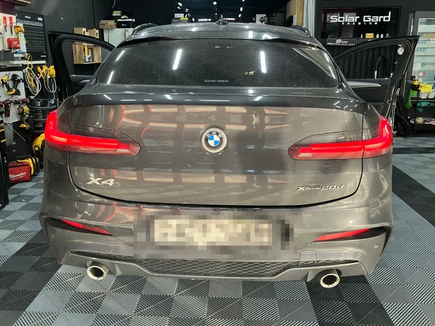 BMW X4 G02のドラレコ取付事例|費用目安・仕上がり 施工写真 2-1