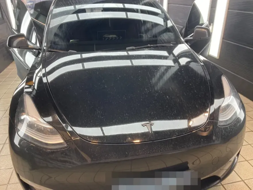 Tesla Model Yのガラスコーティング事例|費用目安・仕上がり 施工写真 1-1