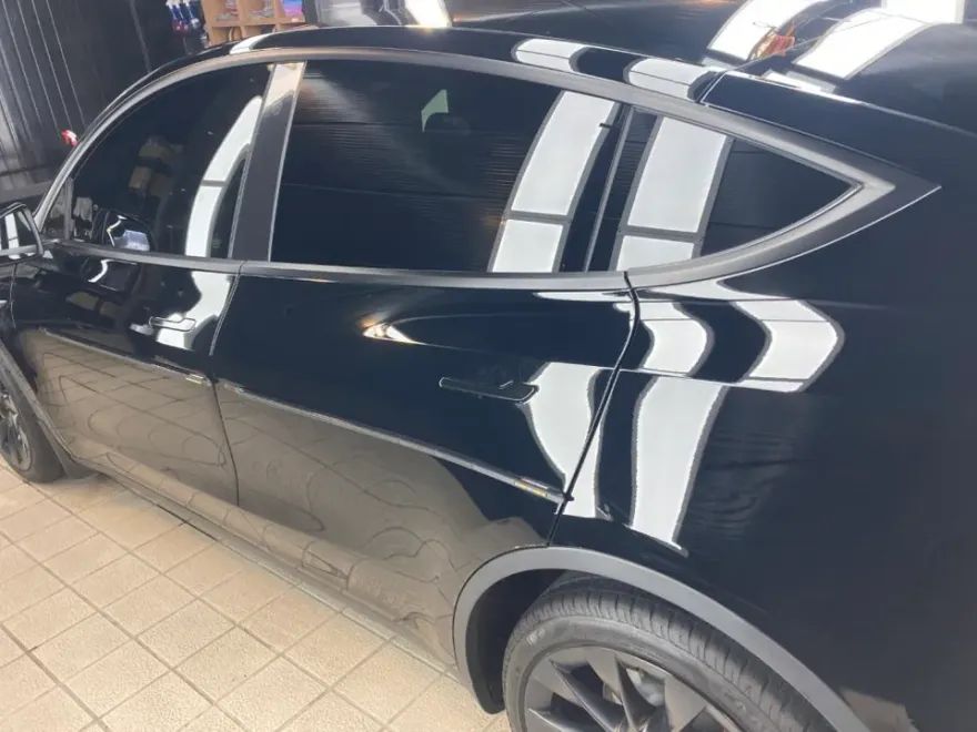 Tesla Model Yのガラスコーティング事例|費用目安・仕上がり 施工写真 3-3