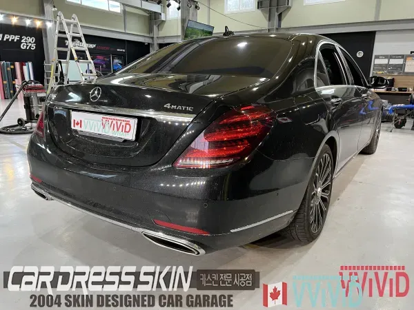 Mercedes-Benz S-Class W222のカーラッピング事例|光沢ホワイト 施工写真 2-1