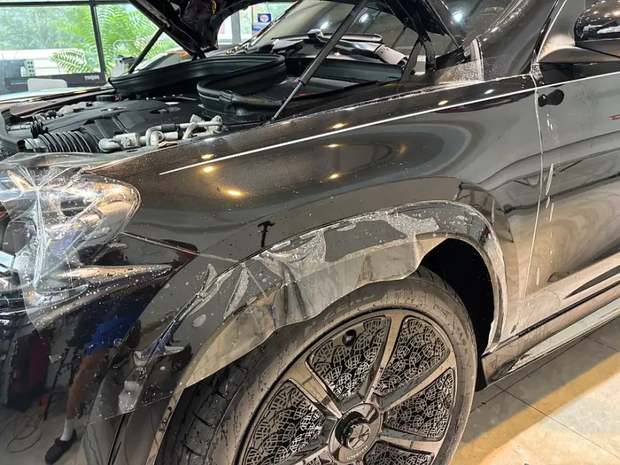 Mercedes-Benz MaybachのPPF施工事例 施工写真 3-2