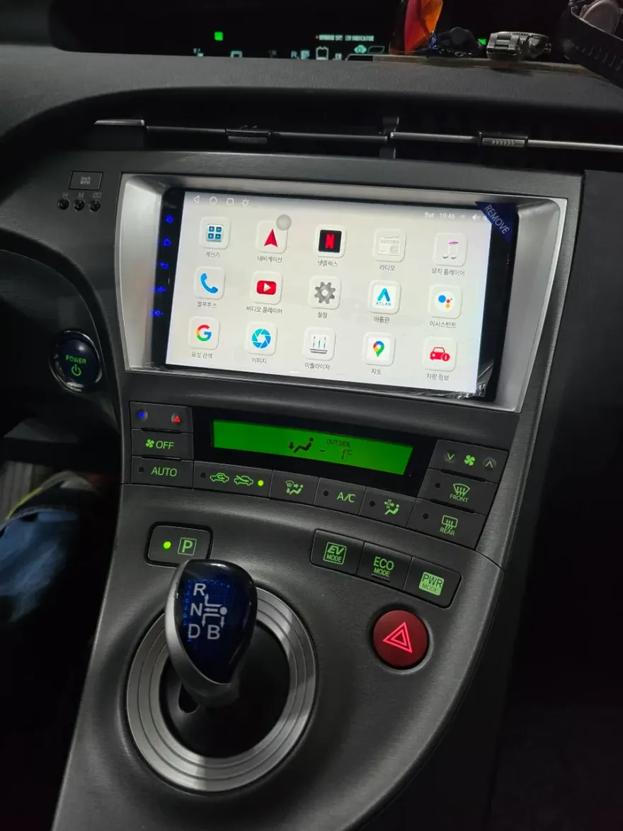 Toyota PriusのAndroid Auto・CarPlay取付事例 施工写真 2-2