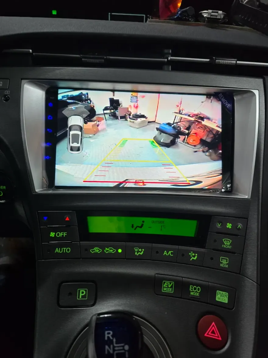 Toyota PriusのAndroid Auto・CarPlay取付事例 施工写真 3-2