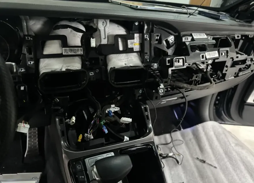 Genesis EQ900のAndroid Auto・CarPlay取付事例 施工写真 4-1