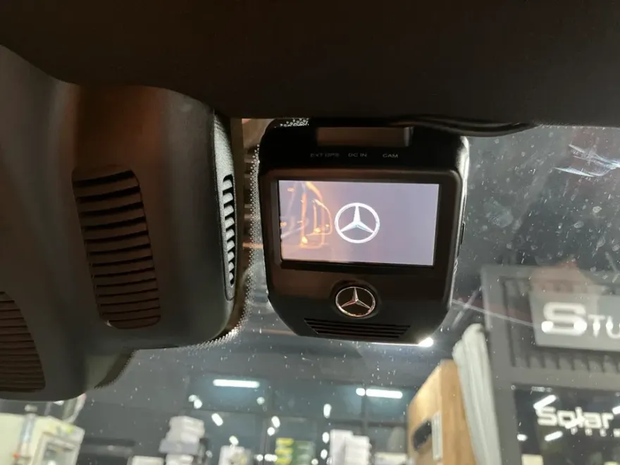 Mercedes-Benz CLSのドラレコ取付事例|費用目安・仕上がり 施工写真 4-1