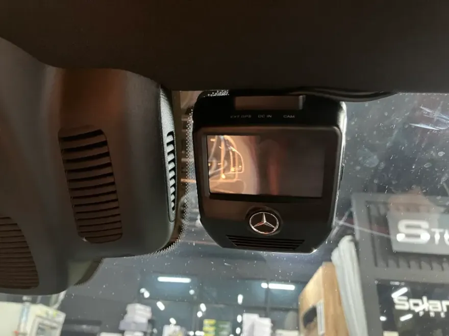 Mercedes-Benz CLSのドラレコ取付事例|費用目安・仕上がり 施工写真 1-2