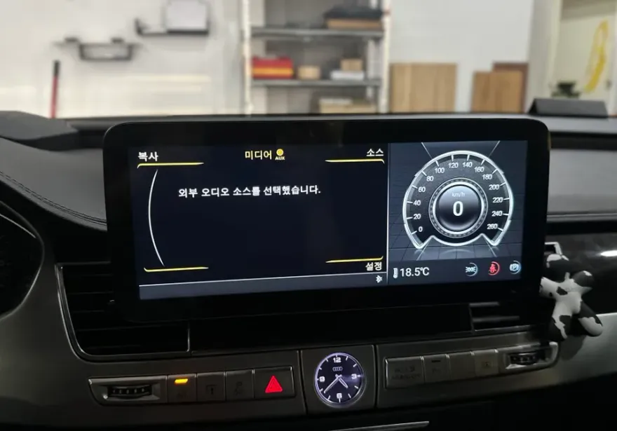 Audi A8のAndroid Auto・CarPlay取付事例 施工写真 1-2