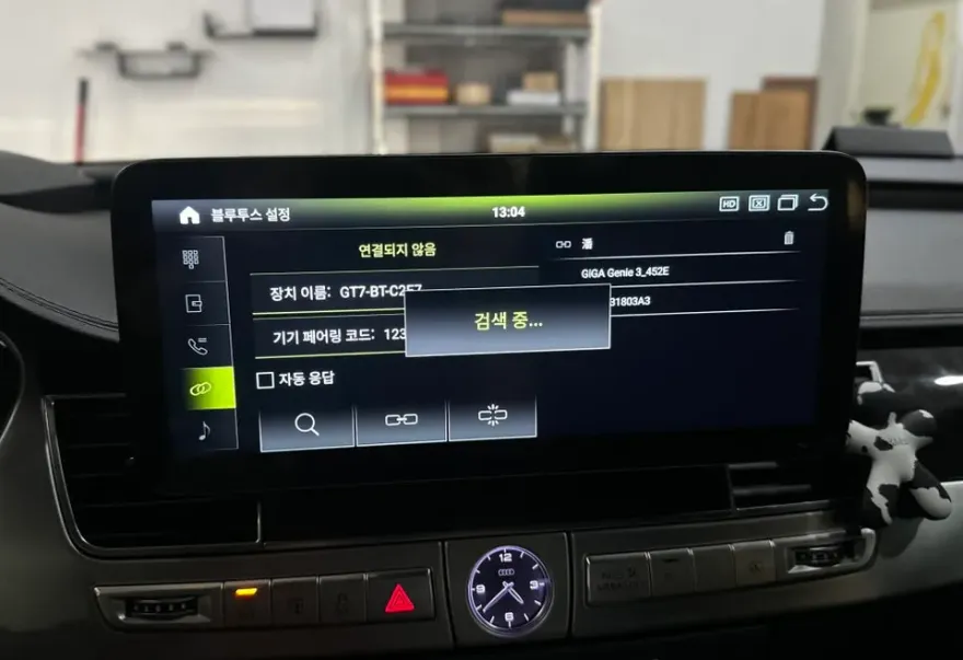 Audi A8のAndroid Auto・CarPlay取付事例 施工写真 3-2