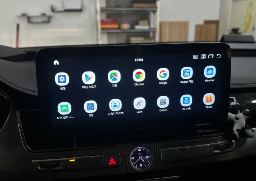 Audi A8のAndroid Auto・CarPlay取付事例 施工写真 1-3