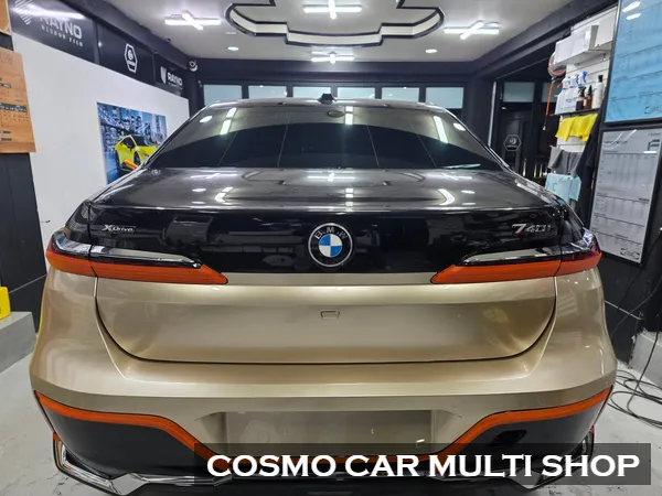 BMW i7 PPF施工事例|デュアルカラーとクローム除去 施工写真 3-1