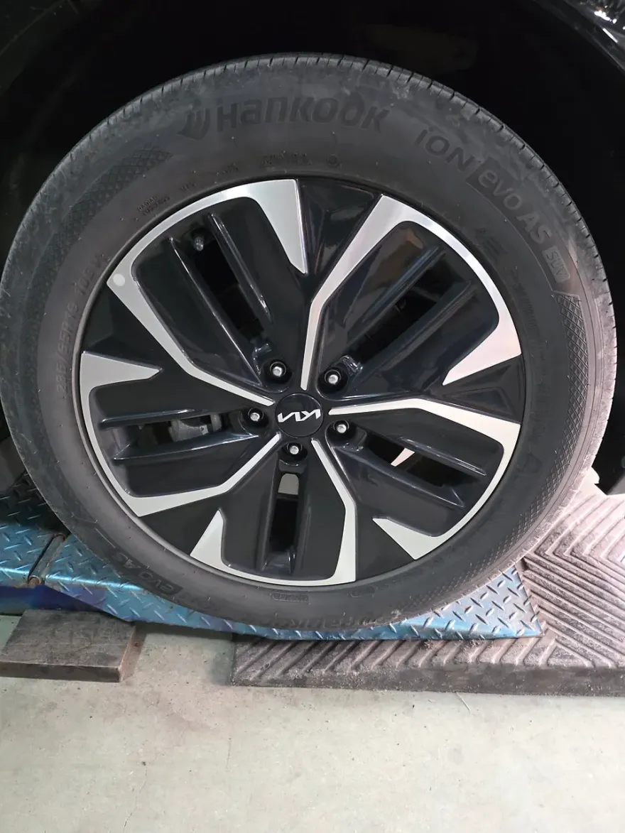 Kia EV6 wheel repair - Kia EV6 Wheel Repair & Painting Review photo 2