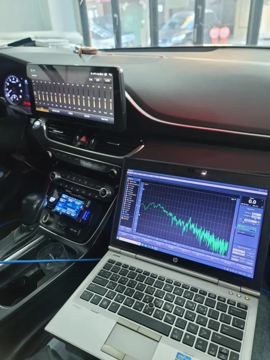 Hyundai Grandeur IGのAndroid Auto・CarPlay取付事例 施工写真 3-2