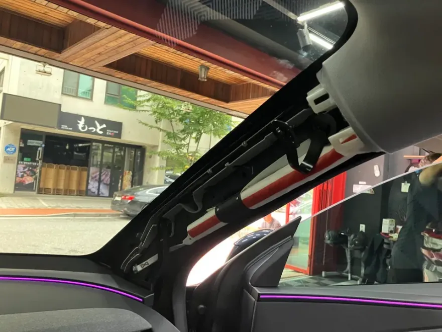 Tesla Model Yのドラレコ取付事例|費用目安・仕上がり 施工写真 3-1