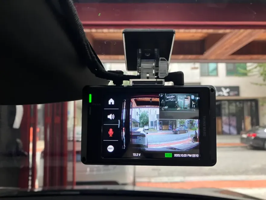 Tesla Model Yのドラレコ取付事例|費用目安・仕上がり 施工写真 3-2
