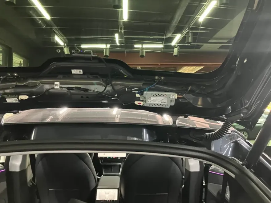 Tesla Model Yのドラレコ取付事例|費用目安・仕上がり 施工写真 2-3
