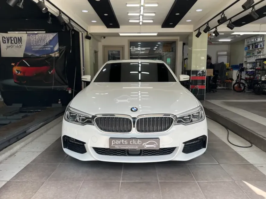 BMW 5 Series G30のブラックパーツ交換事例|費用目安・仕上がり 施工写真 1-1