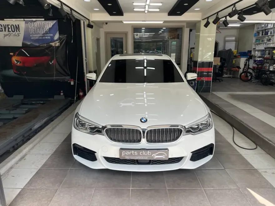 BMW 5 Series G30のブラックパーツ交換事例|費用目安・仕上がり 施工写真 2-1