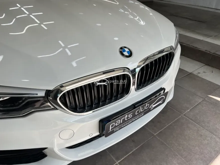 BMW 5 Series G30のブラックパーツ交換事例|費用目安・仕上がり 施工写真 3-1