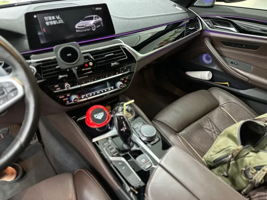 BMW 5 Series G30の室内ラッピング事例|費用目安・デザイン 施工写真 1-3
