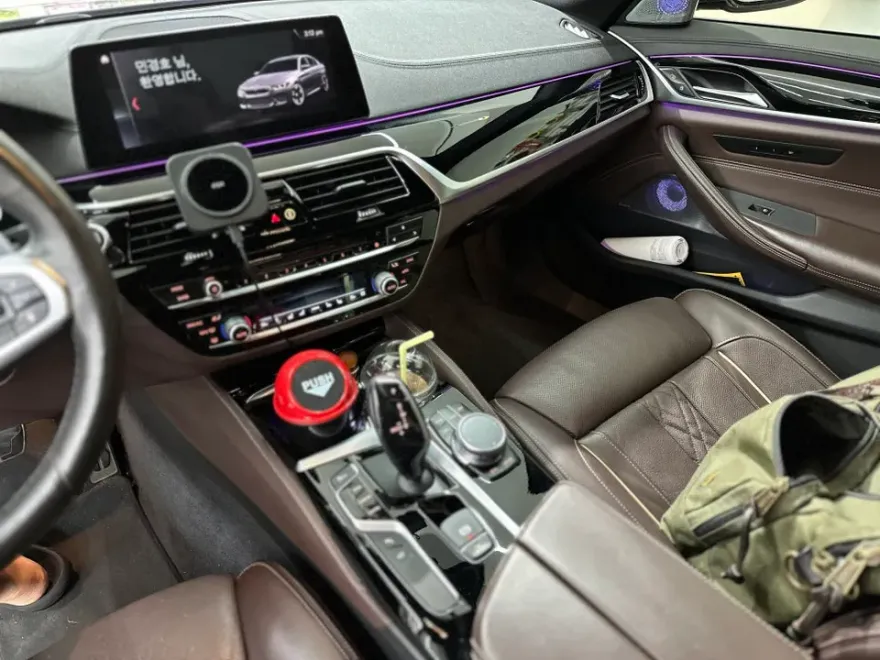 BMW 5 Series G30の室内ラッピング事例|費用目安・デザイン 施工写真 2-3