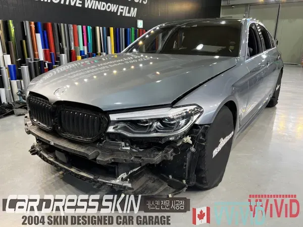 BMW 5 Series G30 カーラッピング事例|無光シルバークロム 施工写真 3-1