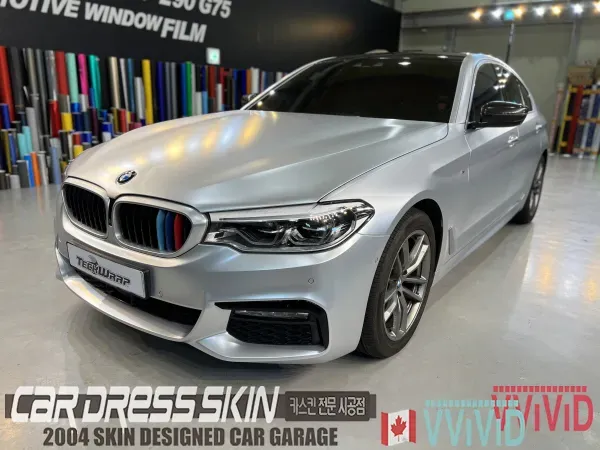 BMW 5 Series G30 カーラッピング事例|無光シルバークロム 施工写真 3-2