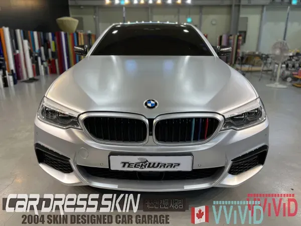 BMW 5 Series G30 カーラッピング事例|無光シルバークロム 施工写真 1-3
