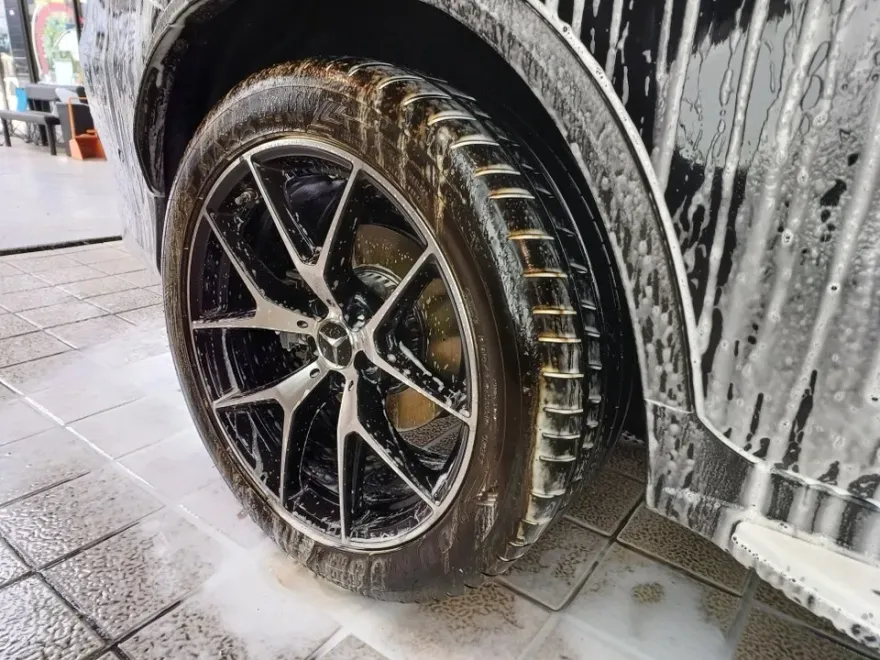 Mercedes-Benz GLC Coupeのガラスコーティング事例|費用目安・仕上がり 施工写真 1-2