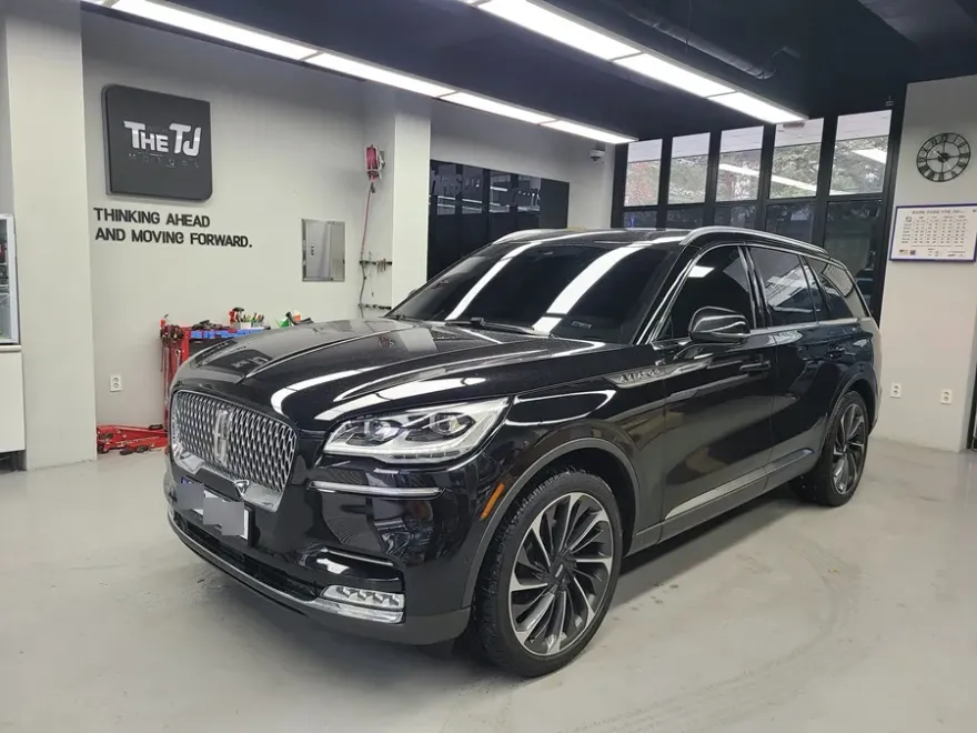 Lincoln Aviator body kit installation result