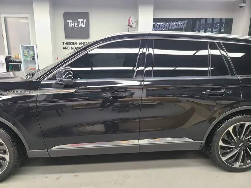 Lincoln Aviator body kit - Lincoln Aviator Body Kit Installation Review photo 3
