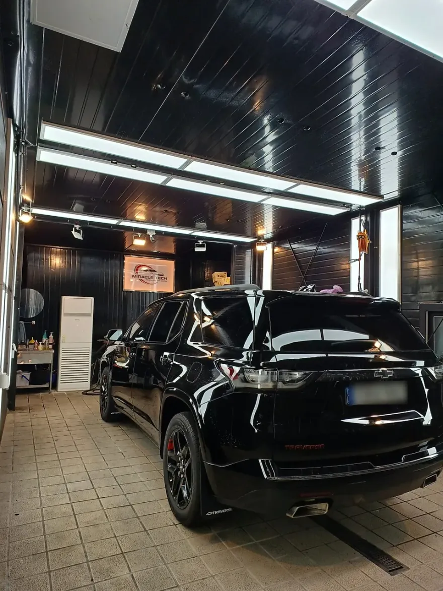 Chevrolet Traverseのガラスコーティング事例|費用目安と仕上がり 施工写真 1-2