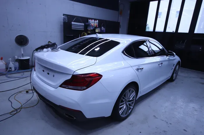 Genesis G70のカーラッピング事例|費用目安・仕上がり 施工写真 2-3