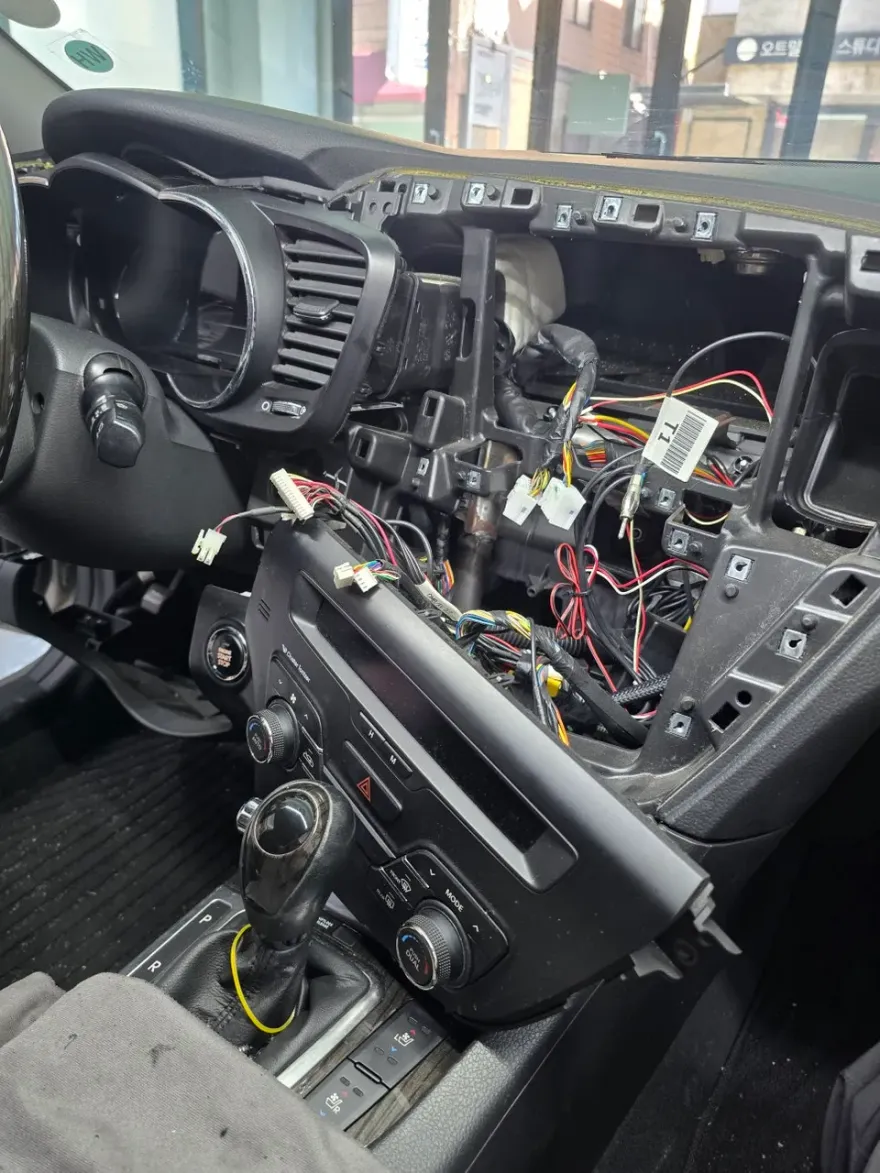 Kia K5 1st GenのAndroid Auto・CarPlay取付事例 施工写真 1-2
