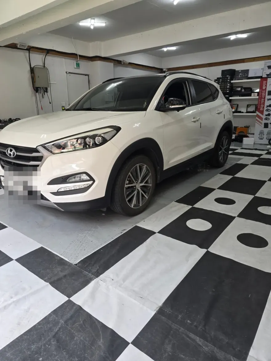 Hyundai TucsonのAndroid Auto・CarPlay取付事例 施工写真 1-2