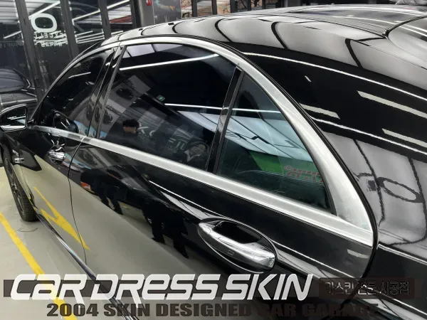 Mercedes-Benz S63 AMGのカーラッピング事例|クローム除去 施工写真 2-1