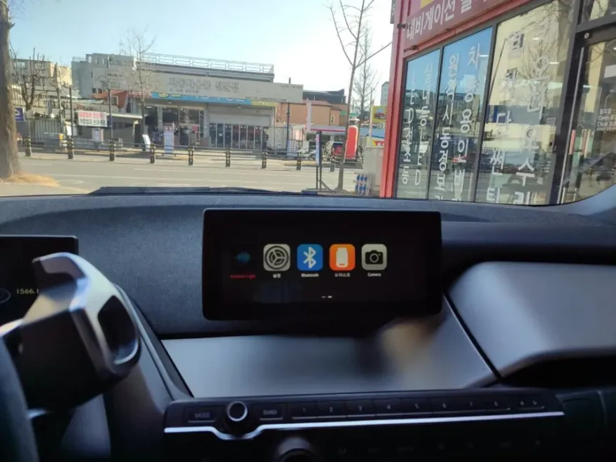 BMW i3のAndroid Auto・CarPlay取付事例 施工写真 1-2