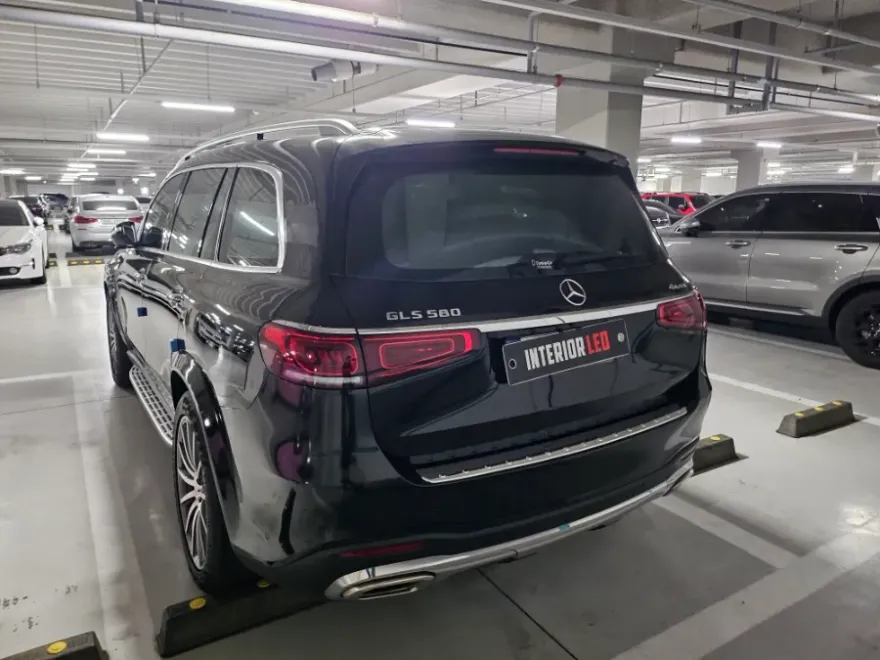 Mercedes-Benz GLS X167 ambient lighting installation result