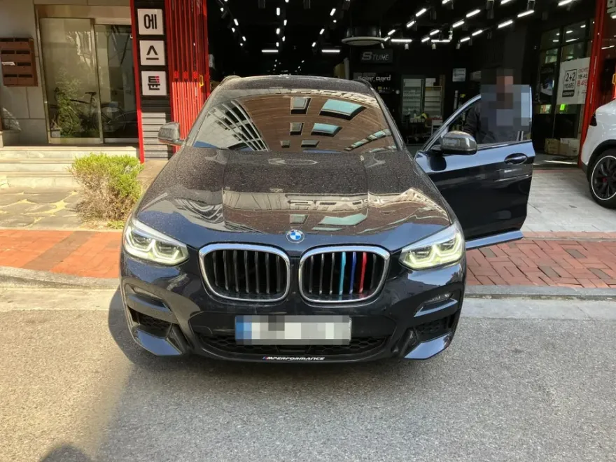 BMW X4のドラレコ取付事例|費用目安・仕上がり 施工写真 1-1