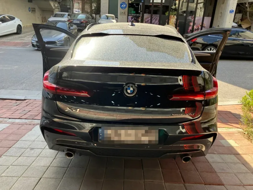 BMW X4のドラレコ取付事例|費用目安・仕上がり 施工写真 2-1