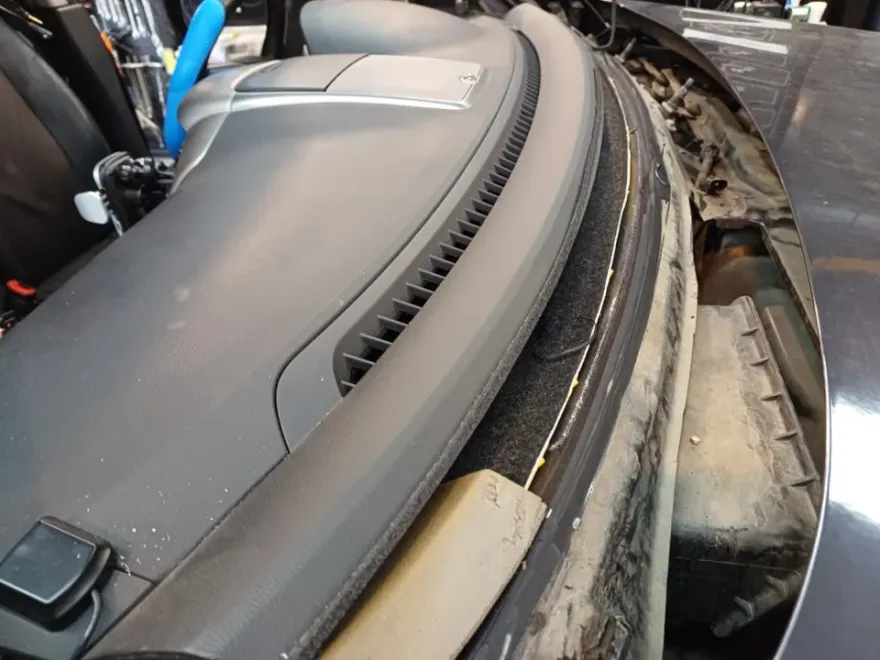Chevrolet Captivaのカーフィルム施工事例｜費用目安・仕上がり 施工写真 1-2