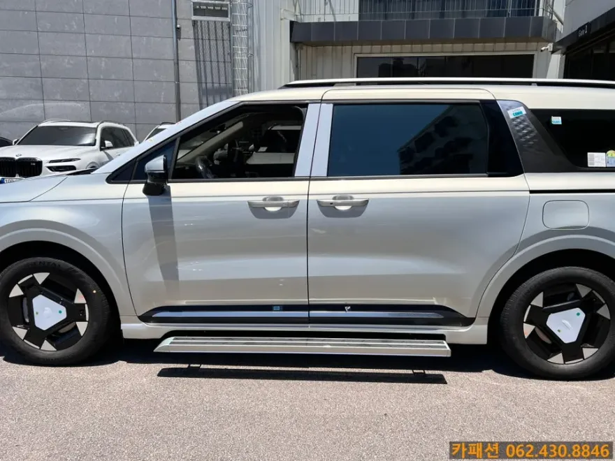 Kia Carnival KA4 body kit - Kia Carnival KA4 Body Kit Installation Review photo 5